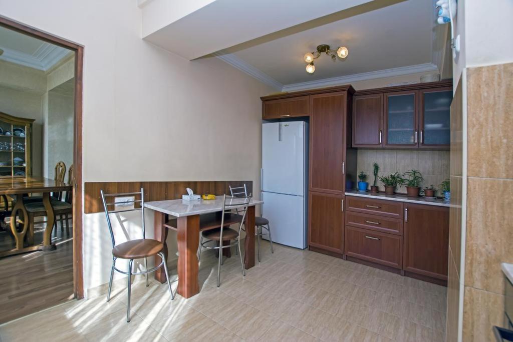 Lesi Apartament Erévan Extérieur photo